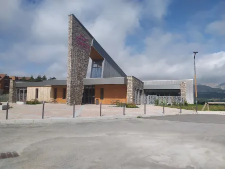 IN THE MASSIF OF DEVOLUY, FLAT COMFORTABLE WITH BALCONY Отели в г. Аньер-ан-Деволюи