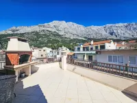 Petra Hotels in Brela