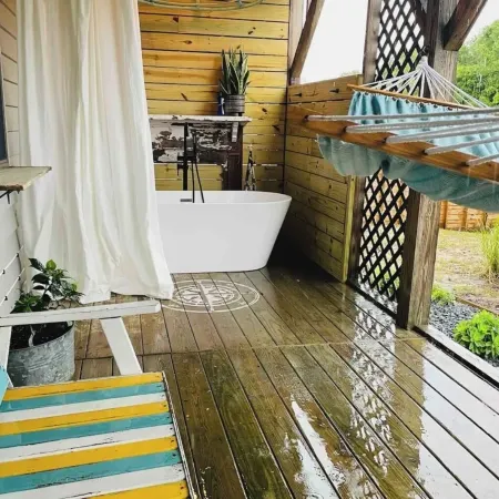 Pet Friendly 5-bedroom cottage just a 16-minute walk to Outer Banks Beaches