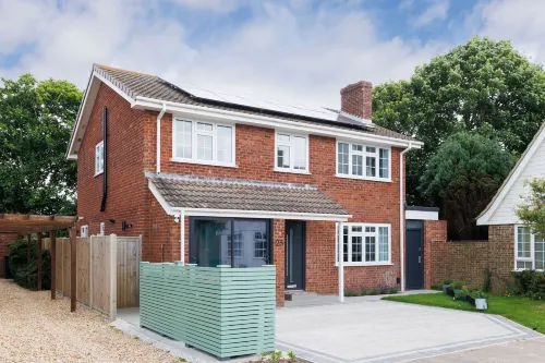 Coastal Retreat for 10 With Hot Tub