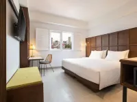 Kampi Hotel Tunjungan - Surabaya Hotels near Tunjungan Mall