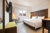Kampi Hotel Tunjungan - Surabaya Hotels in Genteng