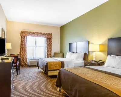 Comfort Inn & Suites Shawnee North Near I-40