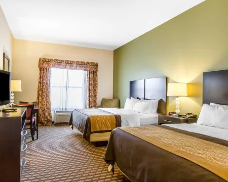 Comfort Inn & Suites Shawnee North near I-40 Отели в г. Поттаватоми