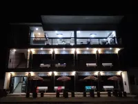 Strangers Inn&Bar