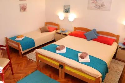 Guest House Tomanovic Hoteles cerca de Herceg Novi City Archive