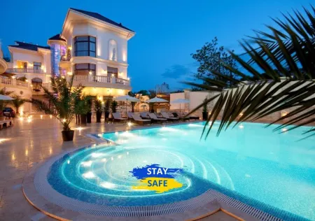 Villa le Premier Maestro Отели рядом с достопримечательностью «Храм святого апостола Луки»