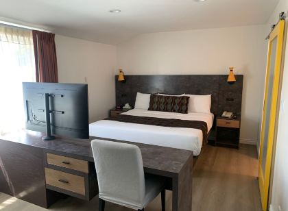 Oasis Inn and Suites