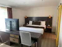 Oasis Inn and Suites