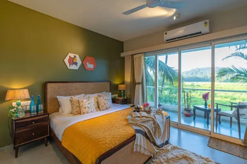 Legacy by Hireavilla- Full Field View Villa w Pool Hotels in Solim