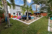 Gorgeous Urban Oasis W/Hot Tub, Heated Pool and Private Movie Theater 3 Bedroom Home by Redawning Hotels in Melbourne