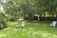 The Lily Inn - Burlington Hotels in Burlington