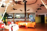 Le Uaina Beach Resort - breakfast