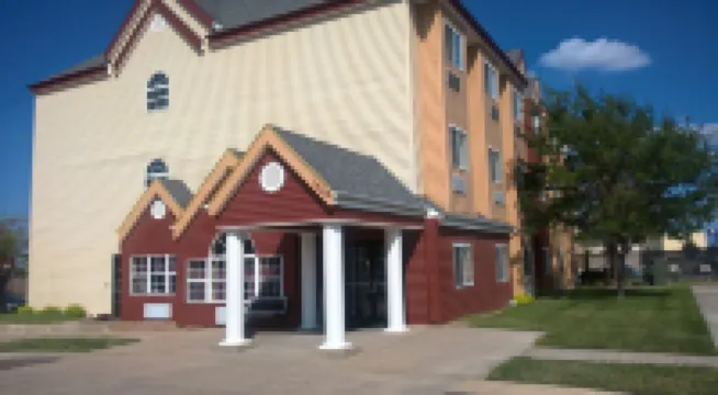 Days Inn & Suites by Wyndham Hutchinson