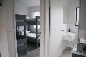 Hugo & Carters Backpackers & Motel