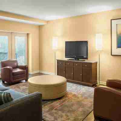 Sheraton Suites Akron Cuyahoga Falls Rooms