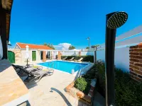 Villa with Private Pool and Terrace - Huvilat