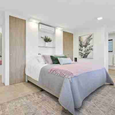 Crystal Shores Sunshine Beach Rooms