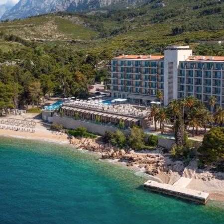 Bluesun Hotel Jadran Отели рядом с достопримечательностью «Пляж Сент-Петер»