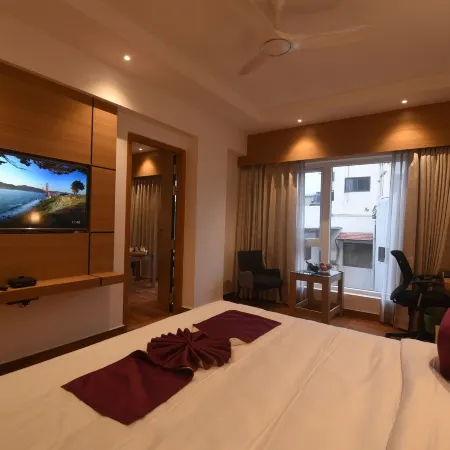 Emerald Clarks Inn Suites