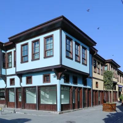 布爾薩依皮佑魯住宿加早餐旅館 埃米爾蘇丹清真寺附近的飯店
