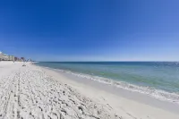Tradewinds Condos by Hosteeva - Beach