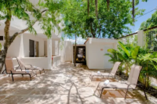 阿爾波爾公寓式客房民宿 鄰近playacar的酒店