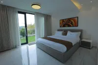 White Stone Apartments Nyarutarama