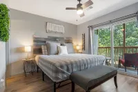 Black Bear Lodge - 1 Mile from Silver Dollar City