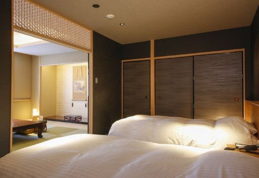 1. 호텔 혼노지..