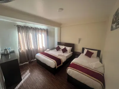 Hotel down to Earth