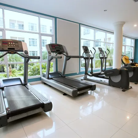 Hope Land Hotel Sukhumvit 46/1 Отели рядом с достопримечательностью «Станция надземного метро Phra Khanong»