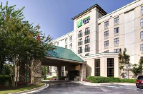 โรงแรมฮอลิเดย์ อินน์ เอ็กซ์เพรส แอนด์ สวีทส์ Atlanta Buckhead บาย IHG