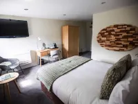 The Globe Hotels in Warwick