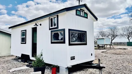 Peaceful Charming Tiny Home