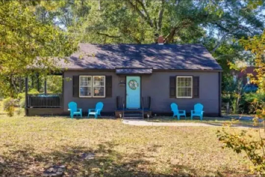 2 bedroom beauty with patio and yard, next to legion field