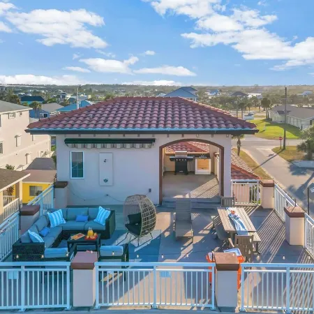 Oceanview Rooftop Patio Overlooking Flagler Beach W Firepit, Game Room, Bikes