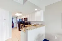 12th floor ocean view condo w/ central AC, shared hot tub, shared pool, WiFi Hotel a North Myrtle Beach