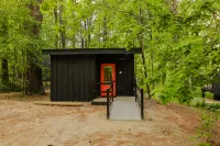Accessible Oasis in the Woods with Fire Pit - Exquisite, Tranquil Cabin Hotels in Freeport