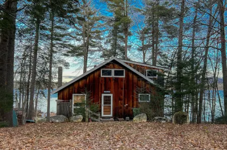 Spacious Waterfront Cabin with Incredible Views - Gorgeous Tranquil Retreat Отели в г. Фрайерберг