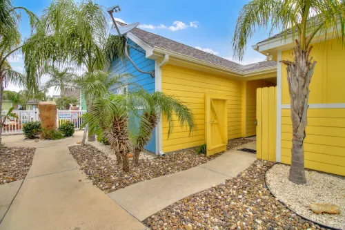 Community Pools and Beach Access - Charming Coastal Cottage