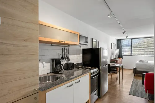 Studios On 25th by BCA Furnished Apartments Studio 20 H -  Apartamentos vacacionales