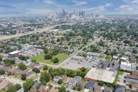 Stylish Oasis with City Views and Luxury Amenities - Unique Retreat