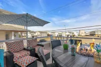 Trendy & Chic 6 BR home steps to the Boardwalk/Beach extensively stocked for Fun