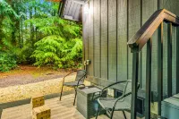 Stunning cabin near golf with cozy patio & game room with Ping Pong, board games