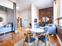 Heart of Historic Downtown with Smart TV and Kitchen - Gorgeous Urban Loft Hotels in Knox County