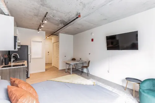 Rooftop Club Room and Fitness Center - Stylish Urban Oasis