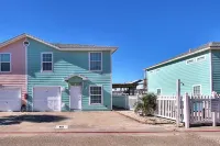 Charming Decor and Spacious Living Areas - Delightful Family Retreat
