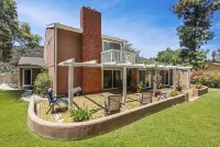 Topanga Retreat with a Huge Private Backyard 쉐퍼드 스타디움 주변 호텔