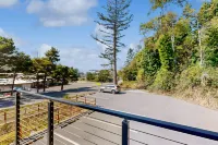 Stunner apt with fireplace, grill, partial ocean views & partial AC